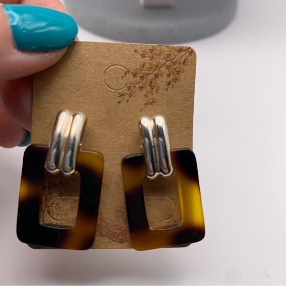 Vintage 80s Inspired Tortoiseshell Brown Square Stud Earrings - Picture 3 of 6